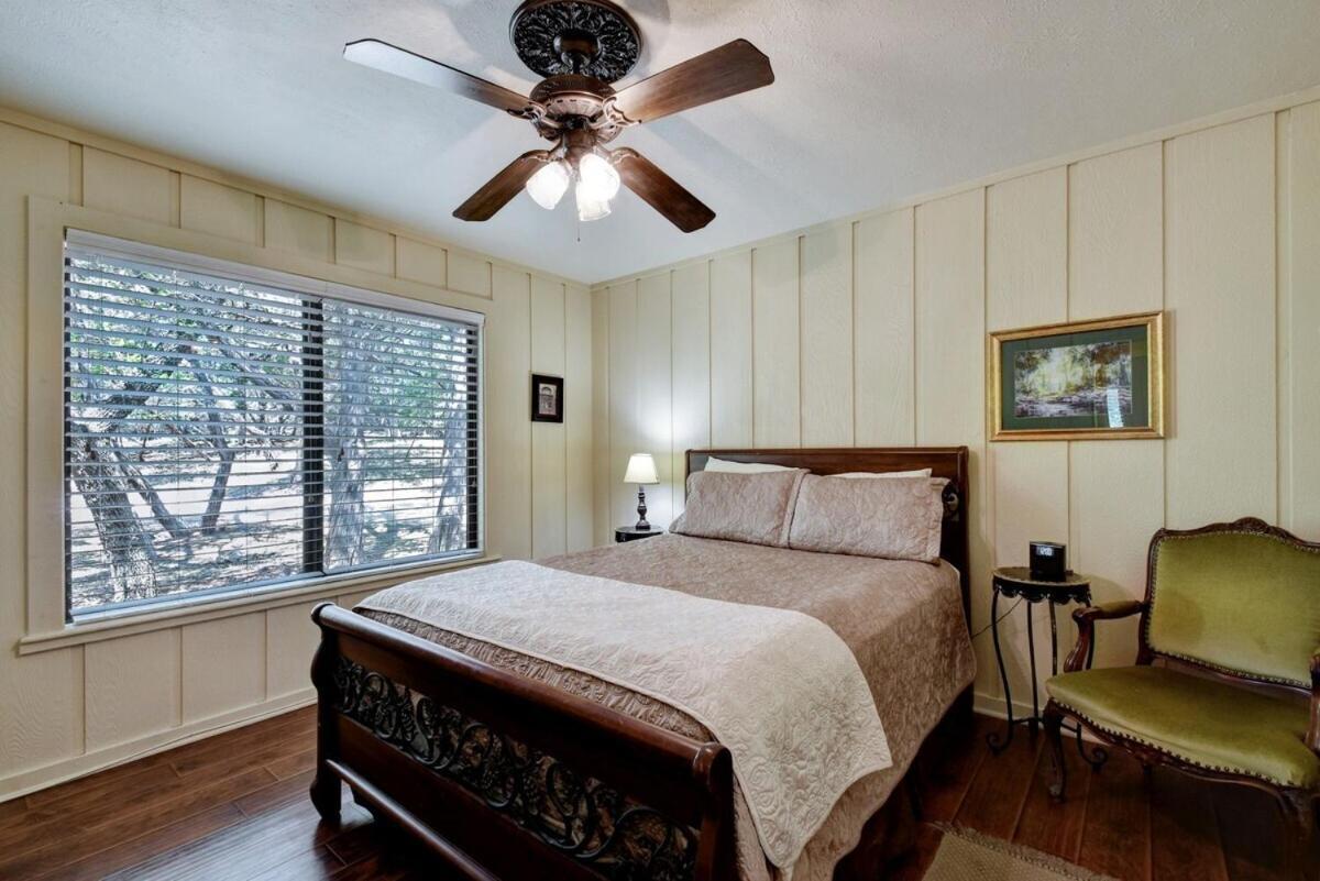 Messina Inn Wimberley Room photo